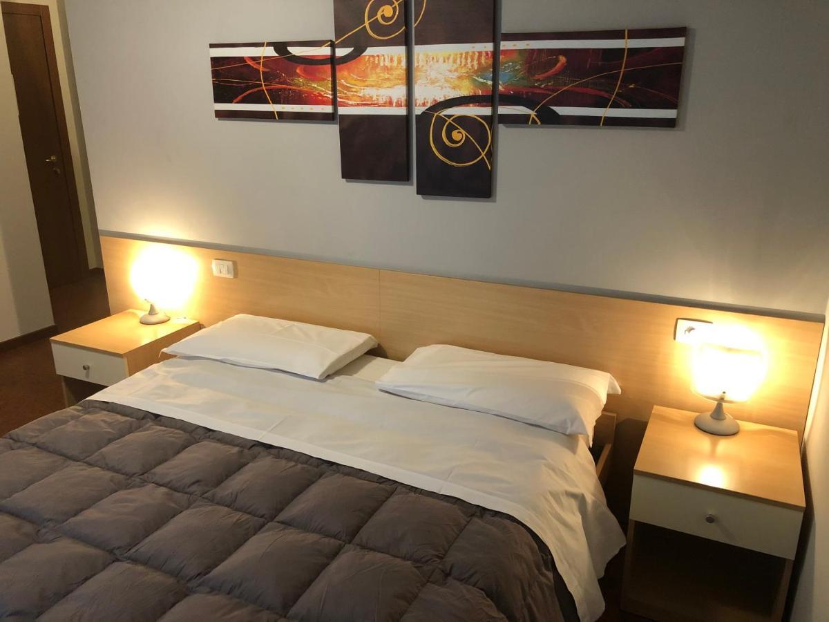 Hotel Del Boschetto Poggiridenti ภายนอก รูปภาพ