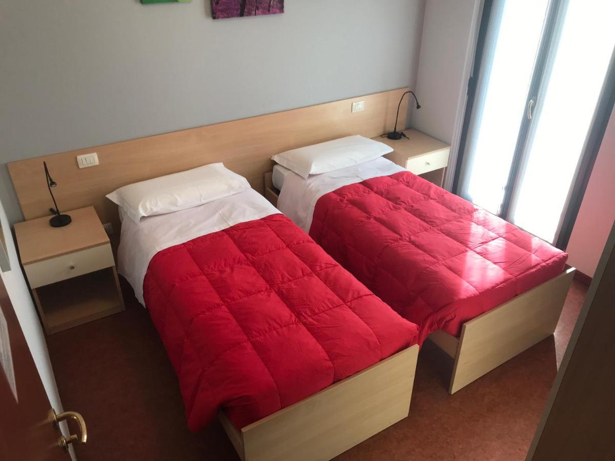 Hotel Del Boschetto Poggiridenti ภายนอก รูปภาพ